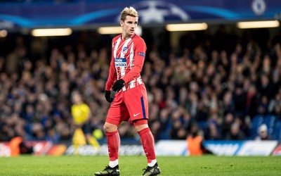 艾尚体育独家-伊布观看瑞典队训练